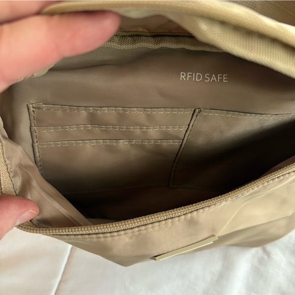 The Foldie® Crossbody Bag - Picture 3 of 6